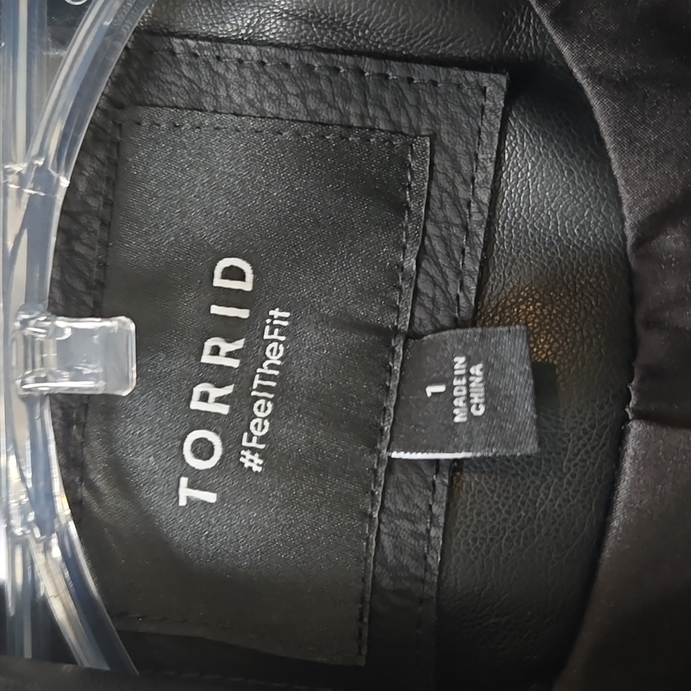 Torrid size 1 peather jacket - Picture 2 of 9
